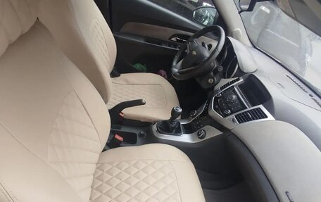 Chevrolet Cruze II, 2010 год, 850 000 рублей, 11 фотография