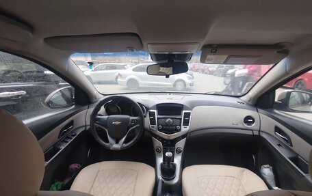 Chevrolet Cruze II, 2010 год, 850 000 рублей, 15 фотография