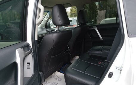 Toyota Land Cruiser Prado 150 рестайлинг 2, 2021 год, 5 350 000 рублей, 17 фотография