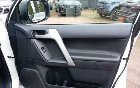 Toyota Land Cruiser Prado 150 рестайлинг 2, 2021 год, 5 350 000 рублей, 20 фотография