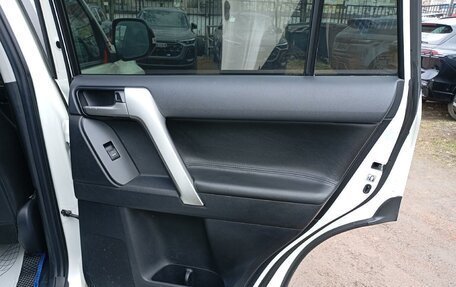 Toyota Land Cruiser Prado 150 рестайлинг 2, 2021 год, 5 350 000 рублей, 21 фотография