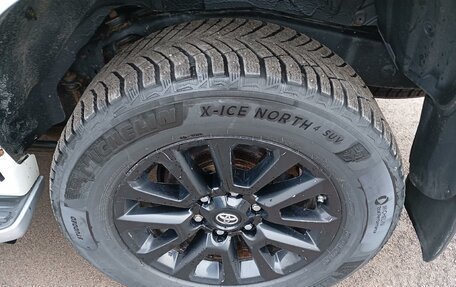 Toyota Land Cruiser Prado 150 рестайлинг 2, 2021 год, 5 350 000 рублей, 25 фотография