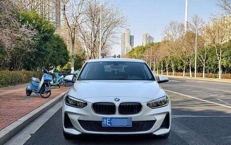 BMW 1 серия, 2022 год, 1 525 000 рублей, 2 фотография