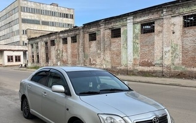 Toyota Avensis III рестайлинг, 2004 год, 630 000 рублей, 1 фотография