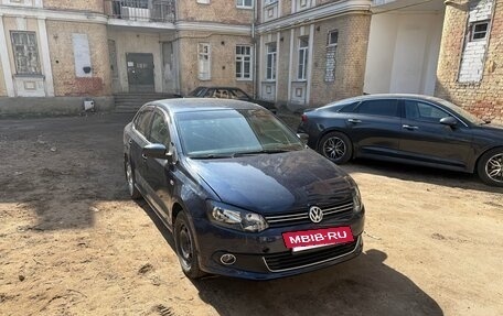 Volkswagen Polo VI (EU Market), 2011 год, 450 000 рублей, 2 фотография