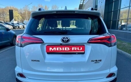 Toyota RAV4, 2016 год, 2 000 000 рублей, 4 фотография
