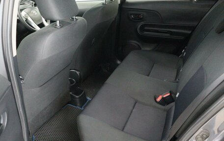 Toyota Aqua I, 2017 год, 1 200 000 рублей, 7 фотография