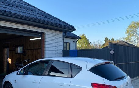 Opel Astra J, 2013 год, 850 000 рублей, 2 фотография