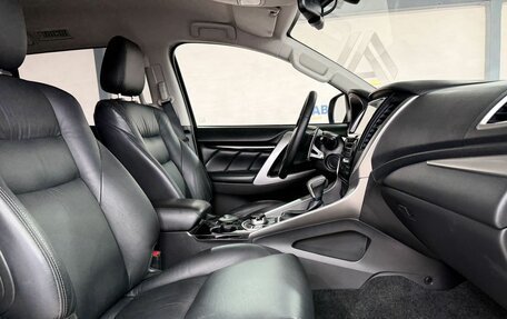 Mitsubishi Pajero Sport III рестайлинг, 2018 год, 2 999 000 рублей, 11 фотография