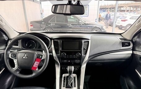 Mitsubishi Pajero Sport III рестайлинг, 2018 год, 2 999 000 рублей, 10 фотография