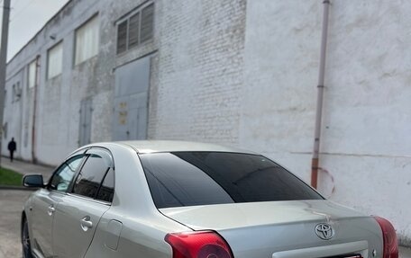 Toyota Avensis III рестайлинг, 2004 год, 630 000 рублей, 3 фотография