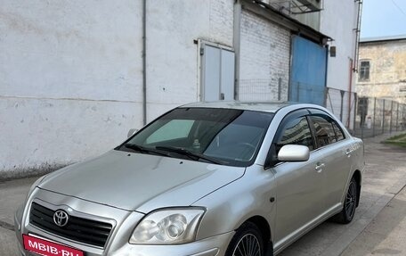 Toyota Avensis III рестайлинг, 2004 год, 630 000 рублей, 2 фотография