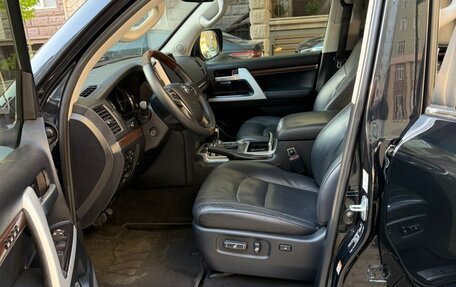 Toyota Land Cruiser 200, 2018 год, 6 480 000 рублей, 3 фотография