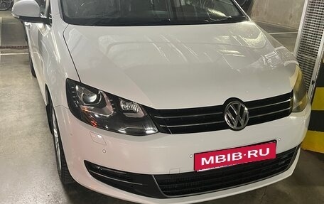 Volkswagen Sharan II, 2015 год, 1 720 000 рублей, 1 фотография