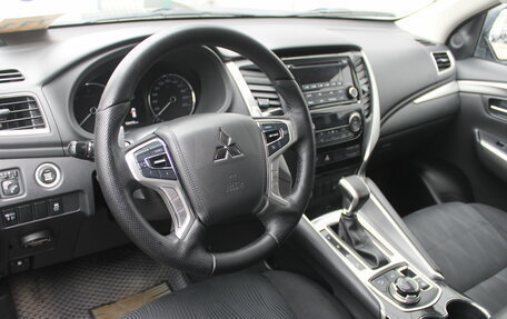 Mitsubishi Pajero Sport III рестайлинг, 2018 год, 2 955 000 рублей, 10 фотография