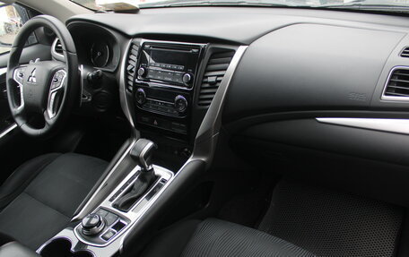 Mitsubishi Pajero Sport III рестайлинг, 2018 год, 2 955 000 рублей, 11 фотография