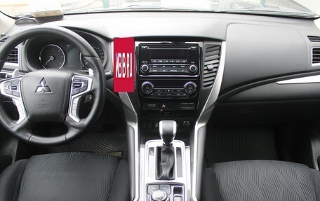 Mitsubishi Pajero Sport III рестайлинг, 2018 год, 2 955 000 рублей, 9 фотография