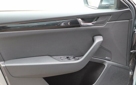 Skoda Superb III рестайлинг, 2017 год, 1 990 000 рублей, 16 фотография