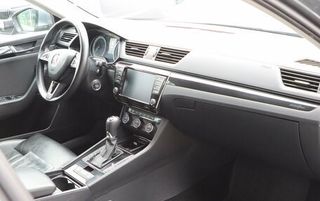 Skoda Superb III рестайлинг, 2017 год, 1 990 000 рублей, 18 фотография