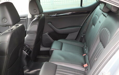 Skoda Superb III рестайлинг, 2017 год, 1 990 000 рублей, 20 фотография