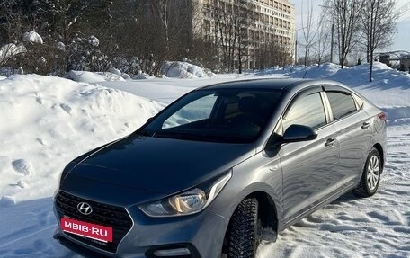 Hyundai Solaris II рестайлинг, 2017 год, 1 180 000 рублей, 1 фотография