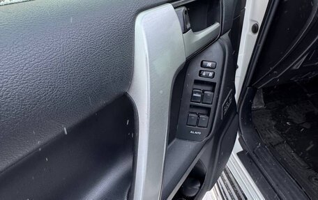 Toyota Land Cruiser Prado 150 рестайлинг 2, 2020 год, 6 145 000 рублей, 9 фотография