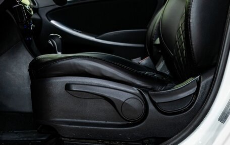 Hyundai Solaris II рестайлинг, 2015 год, 900 000 рублей, 23 фотография