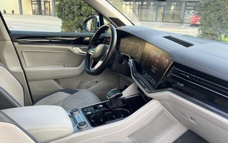 Volkswagen Touareg III, 2021 год, 4 990 000 рублей, 9 фотография