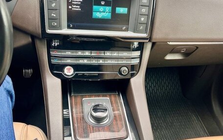 Jaguar F-Pace, 2017 год, 2 385 000 рублей, 8 фотография