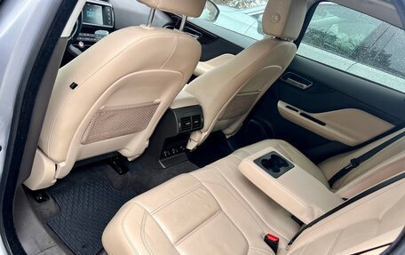 Jaguar F-Pace, 2017 год, 2 385 000 рублей, 10 фотография