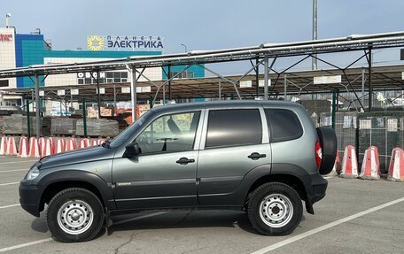 Chevrolet Niva I рестайлинг, 2017 год, 699 000 рублей, 2 фотография
