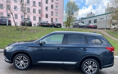 Mitsubishi Outlander III рестайлинг 3, 2018 год, 2 200 000 рублей, 3 фотография