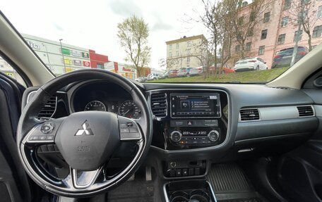 Mitsubishi Outlander III рестайлинг 3, 2018 год, 2 200 000 рублей, 12 фотография