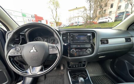 Mitsubishi Outlander III рестайлинг 3, 2018 год, 2 200 000 рублей, 13 фотография