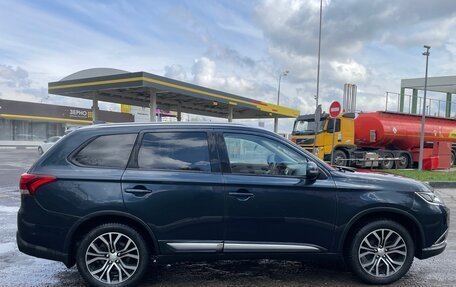 Mitsubishi Outlander III рестайлинг 3, 2018 год, 2 200 000 рублей, 8 фотография