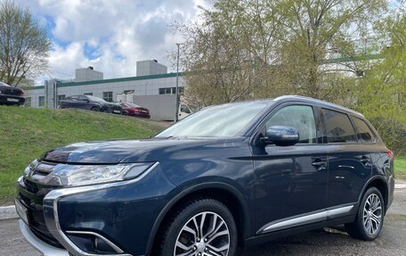 Mitsubishi Outlander III рестайлинг 3, 2018 год, 2 200 000 рублей, 4 фотография