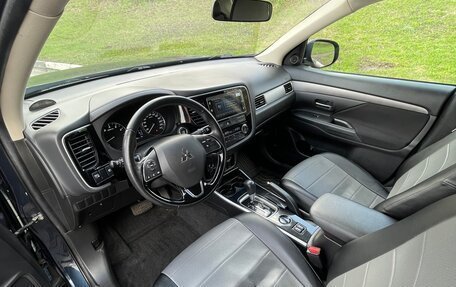 Mitsubishi Outlander III рестайлинг 3, 2018 год, 2 200 000 рублей, 11 фотография