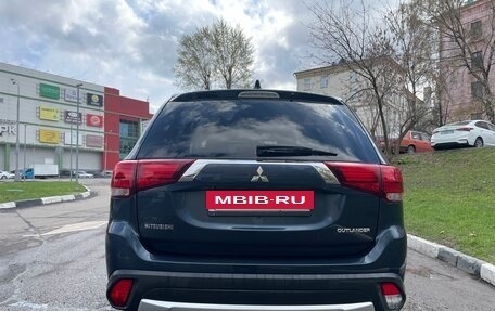 Mitsubishi Outlander III рестайлинг 3, 2018 год, 2 200 000 рублей, 6 фотография