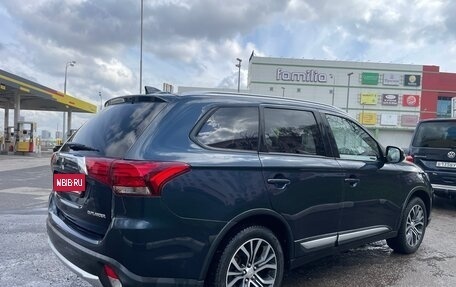 Mitsubishi Outlander III рестайлинг 3, 2018 год, 2 200 000 рублей, 9 фотография