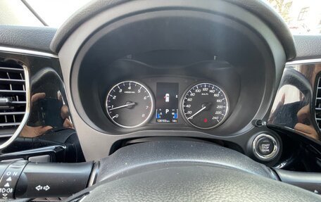 Mitsubishi Outlander III рестайлинг 3, 2018 год, 2 200 000 рублей, 14 фотография