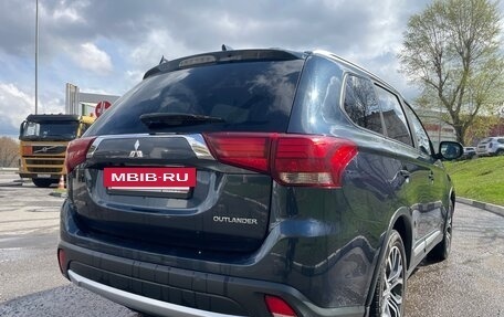 Mitsubishi Outlander III рестайлинг 3, 2018 год, 2 200 000 рублей, 26 фотография