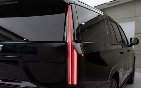 Cadillac Escalade V, 2025 год, 23 500 000 рублей, 21 фотография