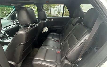 Ford Explorer VI, 2015 год, 1 800 000 рублей, 2 фотография