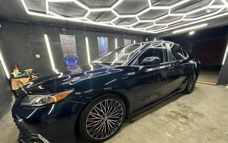 Toyota Camry, 2018 год, 2 095 000 рублей, 2 фотография