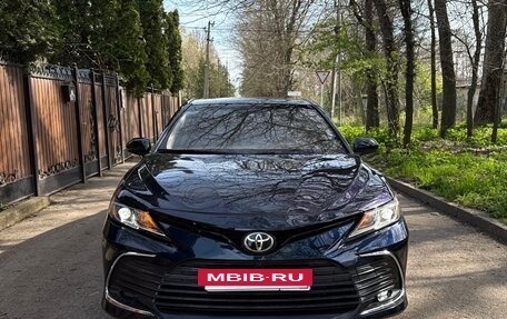 Toyota Camry, 2018 год, 2 095 000 рублей, 3 фотография