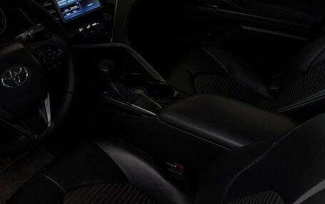 Toyota Camry, 2018 год, 2 095 000 рублей, 13 фотография