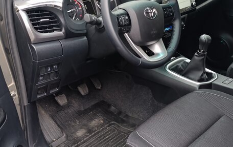 Toyota Hilux VIII, 2022 год, 6 300 000 рублей, 4 фотография