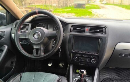 Volkswagen Jetta VI, 2011 год, 550 000 рублей, 11 фотография