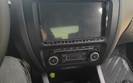 Volkswagen Jetta VI, 2011 год, 550 000 рублей, 16 фотография