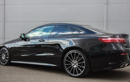 Mercedes-Benz E-Класс, 2018 год, 2 899 000 рублей, 4 фотография